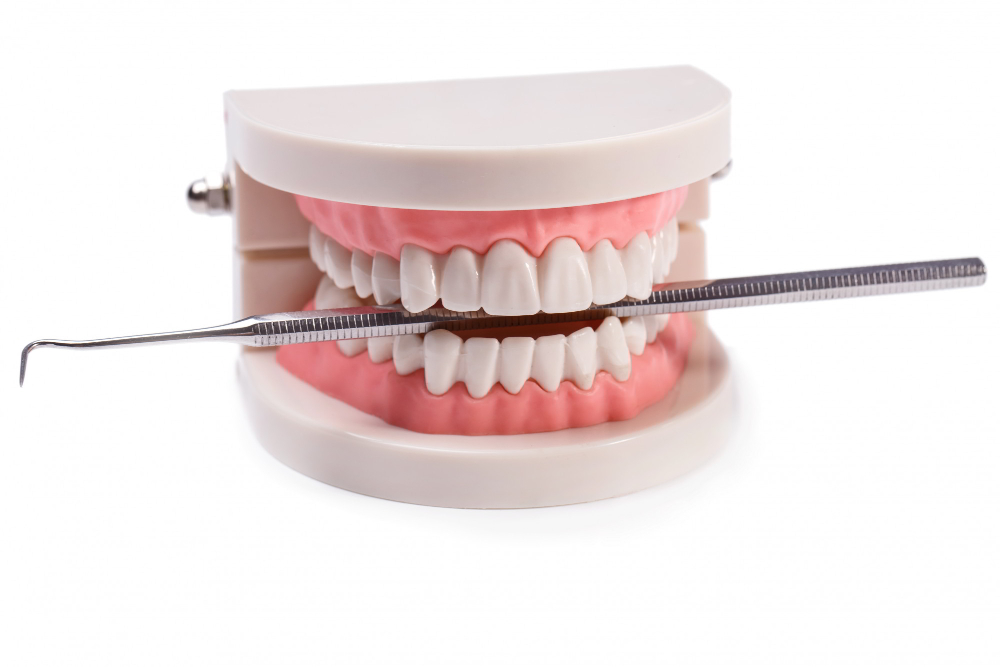 Denti in resina o ceramica: quale materiale scegliere? - Centro  Implantologico Medico